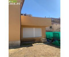 CASA UNIFAMILIAR CON JARDIN