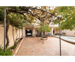 IMPRESIONANTE CHALET EN OGIJARES