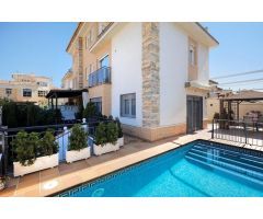 Espectacular casa junto al C.C. Serrallo