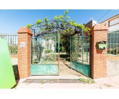 Villa en Venta en Cogollos de la Vega, Granada