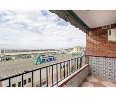 Estupendo piso en Calle Arabial, junto Hipercor.
