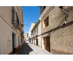 ¡CASA EN EL CENTRO DE DÚRCAL CON COCHERA, PATIO Y TERRAZA