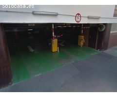 Plaza de parking vigilado con fácil maniobra!