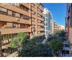 ¡AMPLIO PISO EN NAVAS DE TOLOSA, ZONA CENTRO, CON PLAZA DE PARKING!