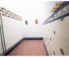 ¡CASA EN ZONA SANTA ISABEL CON TERRAZA, PATIO Y GARAJE CERRADO!