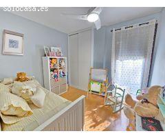 ¡PISO MODERNO EN RESIDENCIAL CON PISCINA EN LOS VILLARES!