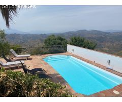 CASA REFORMADA CON MUCHO TERRENO