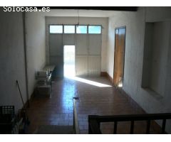 Local en venta en Cuéllar. Calle Calvario. 120 m² construidos. Bodega y garaje. Ref. 1626