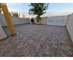 PRECIOSOS BUNGALOW CON PISCINA CERCA DEL MAR