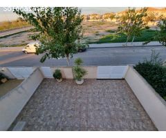 PRECIOSOS BUNGALOW CON PISCINA CERCA DEL MAR