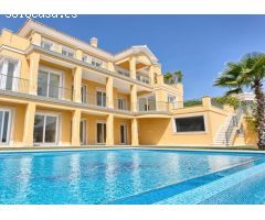 BONITA VILLA CLÁSICA CON VISTAS AL MAR EN ZONA DE GOLF