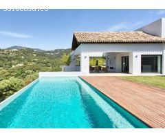 VILLA CONTEMPORÁNEA CON VISTAS AL GOLF Y A LA MONTAÑA