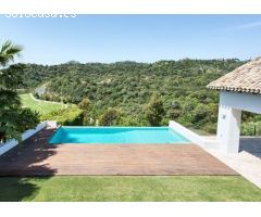 VILLA CONTEMPORÁNEA CON VISTAS AL GOLF Y A LA MONTAÑA