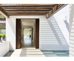 VILLA CONTEMPORÁNEA CON VISTAS AL GOLF Y A LA MONTAÑA