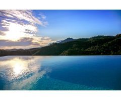 NUEVA VILLA CONTEMPORÁNEA EN UN ENTORNO NATURAL CON VISTAS AL GOLF Y MONTAÑA