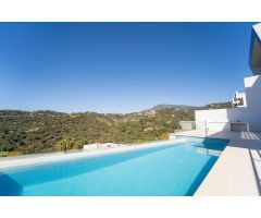 NUEVA VILLA CONTEMPORÁNEA EN UN ENTORNO NATURAL CON VISTAS AL GOLF Y MONTAÑA