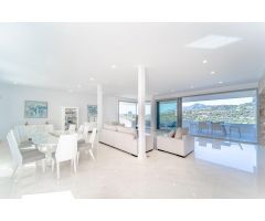 NUEVA VILLA CONTEMPORÁNEA EN UN ENTORNO NATURAL CON VISTAS AL GOLF Y MONTAÑA
