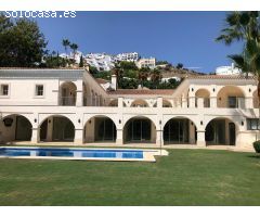 Impresive Luxury Frontline Golf Villa in Los Arqueros