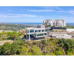 Magnífica Villa Moderna de 7 Dormitorios con Impresionantes Vistas al Mar en Los Arqueros, Benahavís