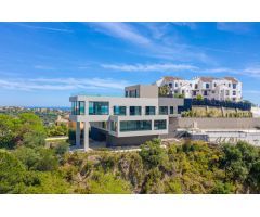 Magnífica Villa Moderna de 7 Dormitorios con Impresionantes Vistas al Mar en Los Arqueros, Benahavís