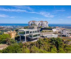 Magnífica Villa Moderna de 7 Dormitorios con Impresionantes Vistas al Mar en Los Arqueros, Benahavís