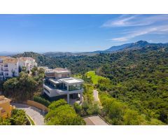 Magnífica Villa Moderna de 7 Dormitorios con Impresionantes Vistas al Mar en Los Arqueros, Benahavís