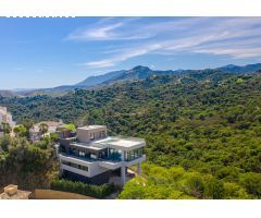 Magnífica Villa Moderna de 7 Dormitorios con Impresionantes Vistas al Mar en Los Arqueros, Benahavís