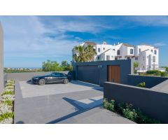 Magnífica Villa Moderna de 7 Dormitorios con Impresionantes Vistas al Mar en Los Arqueros, Benahavís