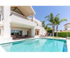 VILLA DE 4 DORMITORIOS CON LAS MEJORES VISTAS EN LOS ARQUEROS