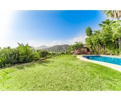 ESPECTACULAR VILLA ÚNICA DE ESTILO TRADICIONAL ANDALUZ  EN LOS ALMENDROS