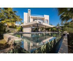 VILLA A ESTRENAR CON VISTAS A LA MONTAÑA  - MARBELLA