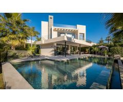 VILLA A ESTRENAR CON VISTAS A LA MONTAÑA  - MARBELLA