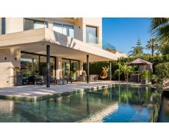 VILLA A ESTRENAR CON VISTAS A LA MONTAÑA  - MARBELLA