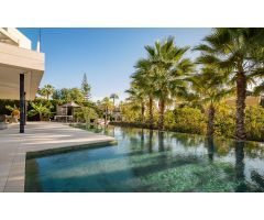 VILLA A ESTRENAR CON VISTAS A LA MONTAÑA  - MARBELLA