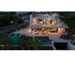 VILLA A ESTRENAR CON VISTAS A LA MONTAÑA  - MARBELLA