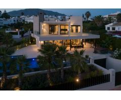 VILLA A ESTRENAR CON VISTAS A LA MONTAÑA  - MARBELLA