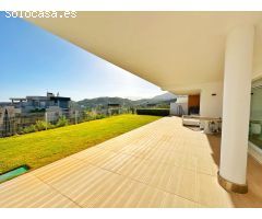 Exclusivo Apartamento Bajo con Jardín Privado de 4 Dormitorios en Avalon, Los Arqueros