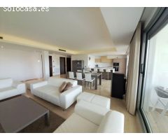 Exclusivo Apartamento Bajo con Jardín Privado de 4 Dormitorios en Avalon, Los Arqueros