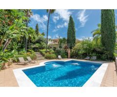 IMPRESIONANTE VILLA CON VISTAS AL MAR - BENAHAVIS