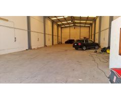 Espaciona Nave industrial en muy buen estado en Polígono de Estepona