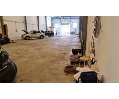 Espaciona Nave industrial en muy buen estado en Polígono de Estepona