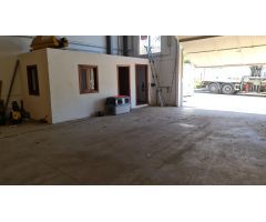 Espaciona Nave industrial en muy buen estado en Polígono de Estepona
