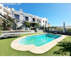 Impresionante Casa en La Heredia con Vistas Panorámicas al Mar, Montañas y Golf