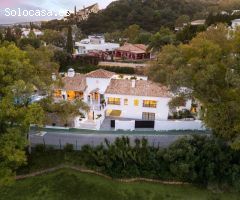 Excepcional Villa en Primera Línea de Golf en El Herrojo