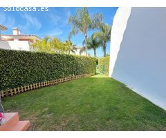 Apartamento de 2 Dormitorios con jardín privado en Cortijo del Mar, Estepona