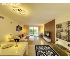 Apartamento de 2 Dormitorios con jardín privado en Cortijo del Mar, Estepona