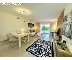 Apartamento de 2 Dormitorios con jardín privado en Cortijo del Mar, Estepona