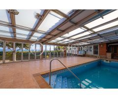 Chalet 4 vientos con piscina cubierta y placas solares