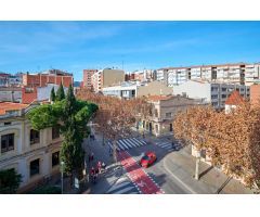Piso Alto Esquinero en Mataró. 4 habitaciones. - Calle Jaume Isern.