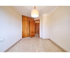 Piso Alto Esquinero en Mataró. 4 habitaciones. - Calle Jaume Isern.